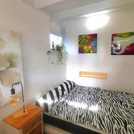 Inviting With Private Garden Ferienhaus Sint Maartensvlotbrug