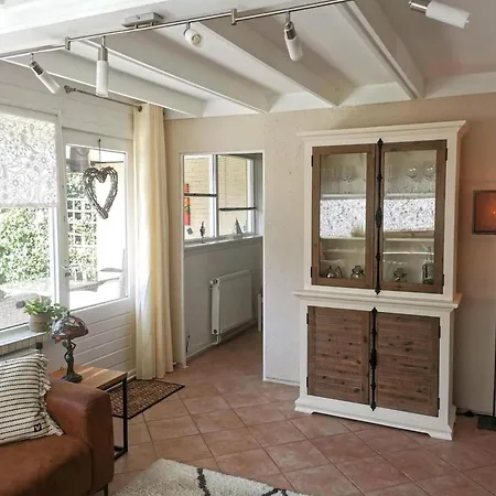 Inviting With Private Garden Ferienhaus Sint Maartensvlotbrug