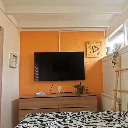 בית נופש Inviting With Private Garden