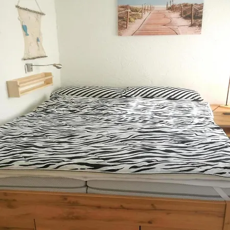 Inviting With Private Garden בית נופש Sint Maartensvlotbrug