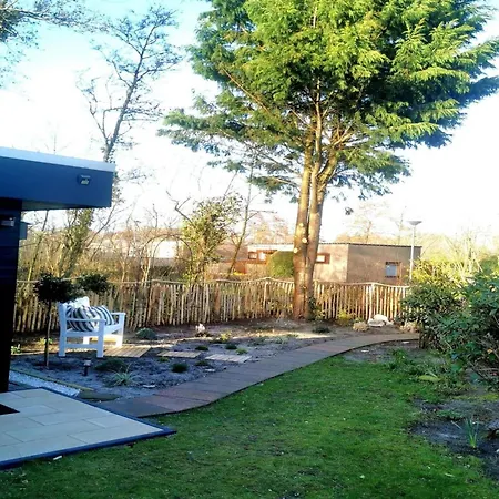 בית נופש Inviting With Private Garden Sint Maartensvlotbrug